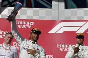  "Мерцедес": Хамилтън може да премине във "Ферари"