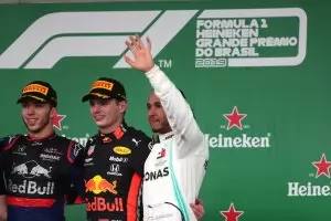  "Ферари" привика пилотите си за обяснения (видео)