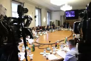 Депутатите гласуваха данък "Биг брадър" за цигари и алкохол