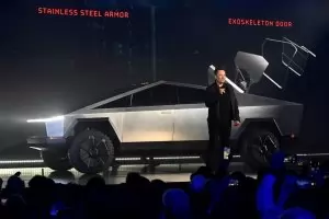 Пикапът на Tesla шокира с външен вид