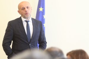 Вицепремиерът Томислав Дончев остро разкритикува хората които се презапасяват с