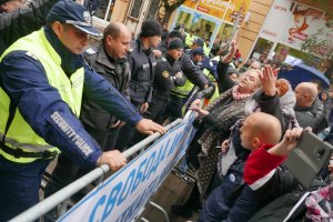 Хвърлянето на яйца по сградата на Висшия съдебен съвет в