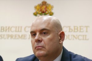 След като главният прокурор първо взе под крилото си разследването за