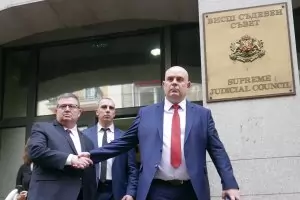 Със заплахи и нападки изборът на Гешев беше циментиран