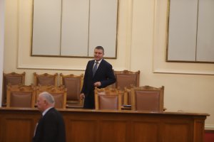 Макар че ГЕРБ официално обеща да не вдига и да