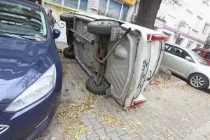 Обърната кола позволи допълнително паркиране в центъра на София