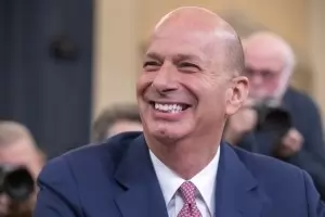 US посланик свидетелства, че Тръмп е 
наредил да се притисне Киев за Байдън