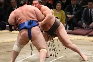  "Велик шампион" победи Аоияма за 21-ви пореден път