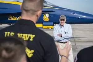 Министърът на военноморските сили на САЩ хвърли оставка под натиск