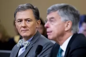 Тръмп не следи изслушванията срещу него в Конгреса, работи