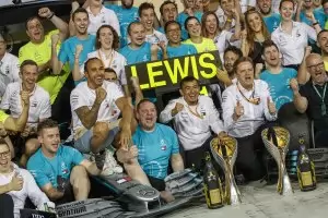 Хамилтън може да завърши кариерата си във "Ферари"