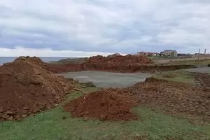 Пак изливат бетон на плажа в Синеморец