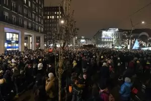 Унгарското правителство поиска
да контролира и театрите