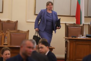 Новият социален министър Деница Сачева дава сигнал че връща постигнатите договорености