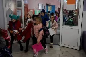 МОН ще прави дебат за сексуалното образование в 3-и клас