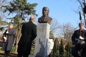 Експерти искат 10 г. без нови паметници в центъра на София