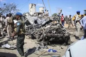 Кола-бомба уби над 90 души в Сомалия