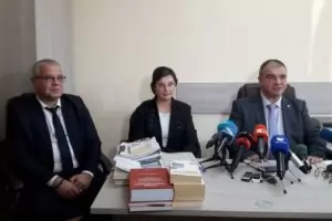 Банкови чиновнички източват сметки мистериозно, но едва ли от добродушие
