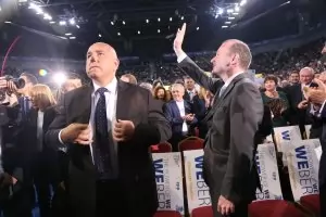 Вебер: Макрон и Орбан нанесоха „сериозни щети върху демокрацията“