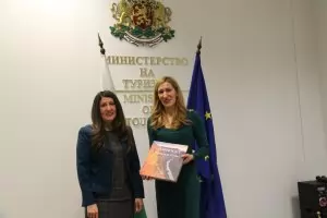 Ангелкова ще привлича US туристи чрез блогъри, влогъри и инфлуенсъри