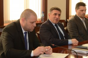 Поетапно в рамките на 3 или 4 конкурсни пакета ще започнем