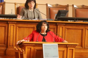 В очевидно предварително съгласуван ход ГЕРБ и БСП прокараха решение