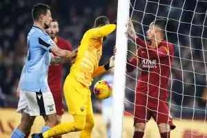 "Рома" спря победната серия на "Лацио"