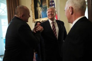 Премиерът Бойко Борисов обича да си проси съчувствие и се е