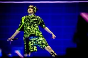 Тийн идолът Били Айлиш записа песента за новия „Бонд“