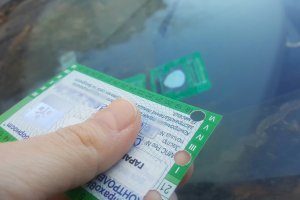 Премахването на хартиения стикер Гражданска отговорност скоро няма да се случи въпреки