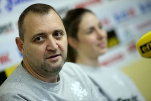 Селекционерът на женския национален отбор по волейбол Иван Петков смята