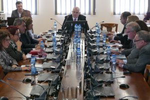 Големият скандал в държавата около лотарията преминава с иронични нюанси