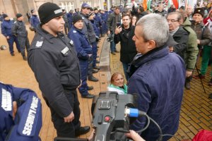 Двама от протестиращите вчера срещу водната криза в Перник пред министерството