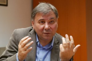 Основната разлика е в това до каква степен обществата са