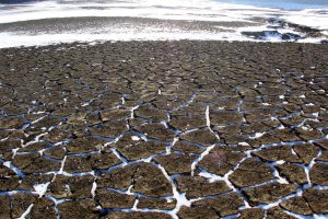 В резултат от опитите на властта да овладее водната криза