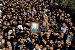 Хиляди иракчани участваха в погребалната процесия на Солеймани