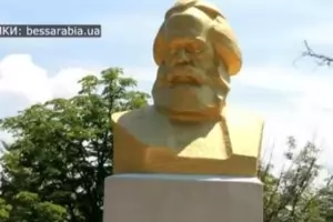 Украйна декомунизира, като паметник на Маркс става бюст на Ботев