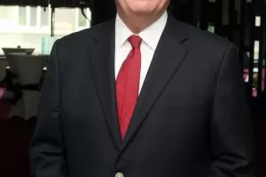 Бивш посланик на САЩ: Тръмп само си въобразява, че е военен лидер