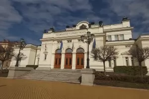 Парламентът привиква премиера за мерките срещу пандемията