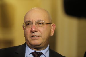 Възлагането на дейности по унищожаване на опасни и болнични отпадъци