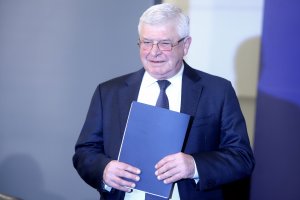 В две нови заповеди здравният министър Кирил Ананиев уточнява кой