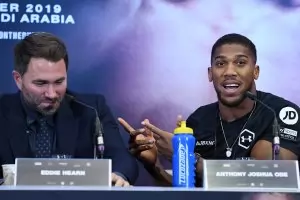 "Арсенал" и "Тотнъм" наддават за Джошуа - Пулев