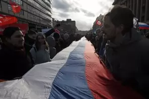 Хиляди руснаци излязоха на шествия в памет на Борис Немцов