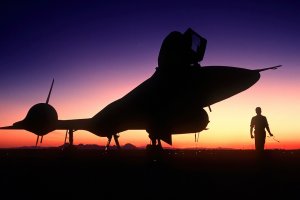 Разузнавателен самолет EP 3E и боен самолет Boeing E 8C на американските