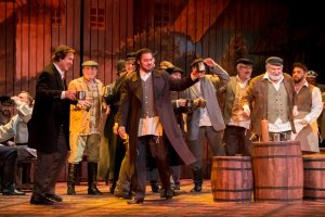 Преди три месеца когато театрите и оперите бяха оставени да