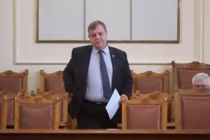 Каракачанов: Президентът иска безусловна капитулация на кабинета
