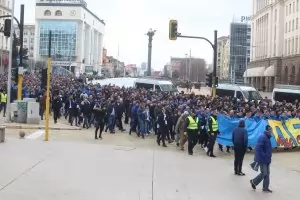 Фенското шествие на "Левски" освирка и обижда Бойко Борисов