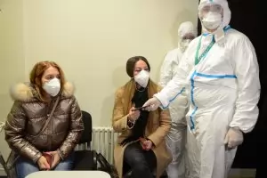 Коронавирусът продължава да свлича борсите