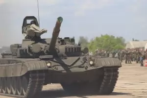Русия пусна кадри от бойна стрелба на модернизирания танк Т-72
