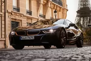 BMW спира производството на спортния хибрид i8